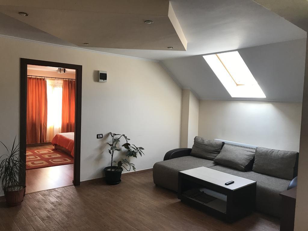 Hotel Casa Flori Călimăneşti Zimmer foto